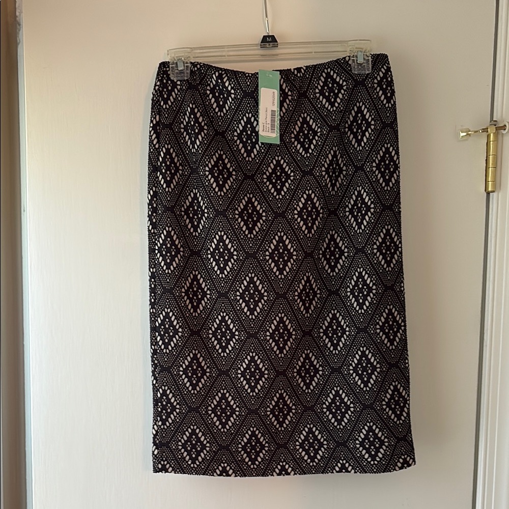 Elegant Black and White Patterned Skirt NWT